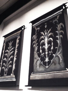 Sztandary, akryl na tkaninie, drewno, 180x120cm, 2023