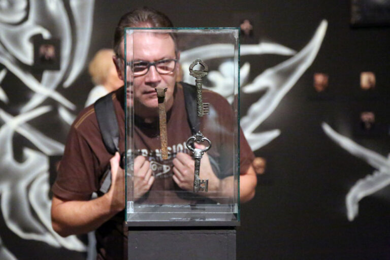 Trzy tysiące lat Kościoła Nihilistów. Pierwsza wystawa monograficzna