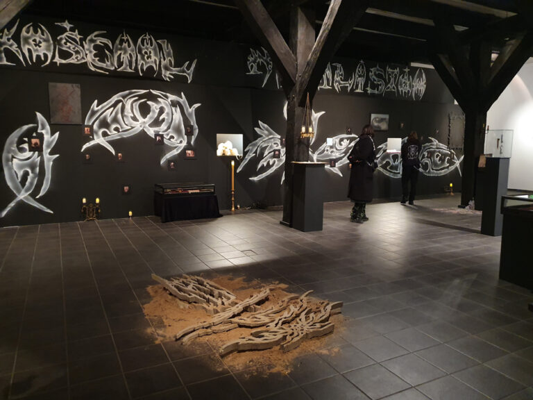 Trzy tysiące lat Kościoła Nihilistów. Pierwsza wystawa monograficzna